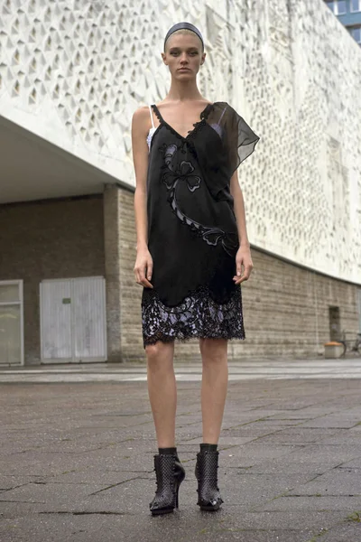 Look 24